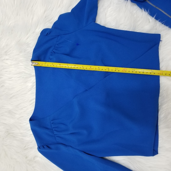 LONG Blue SLEEVES BLOUSE.. - Picture 15 of 16